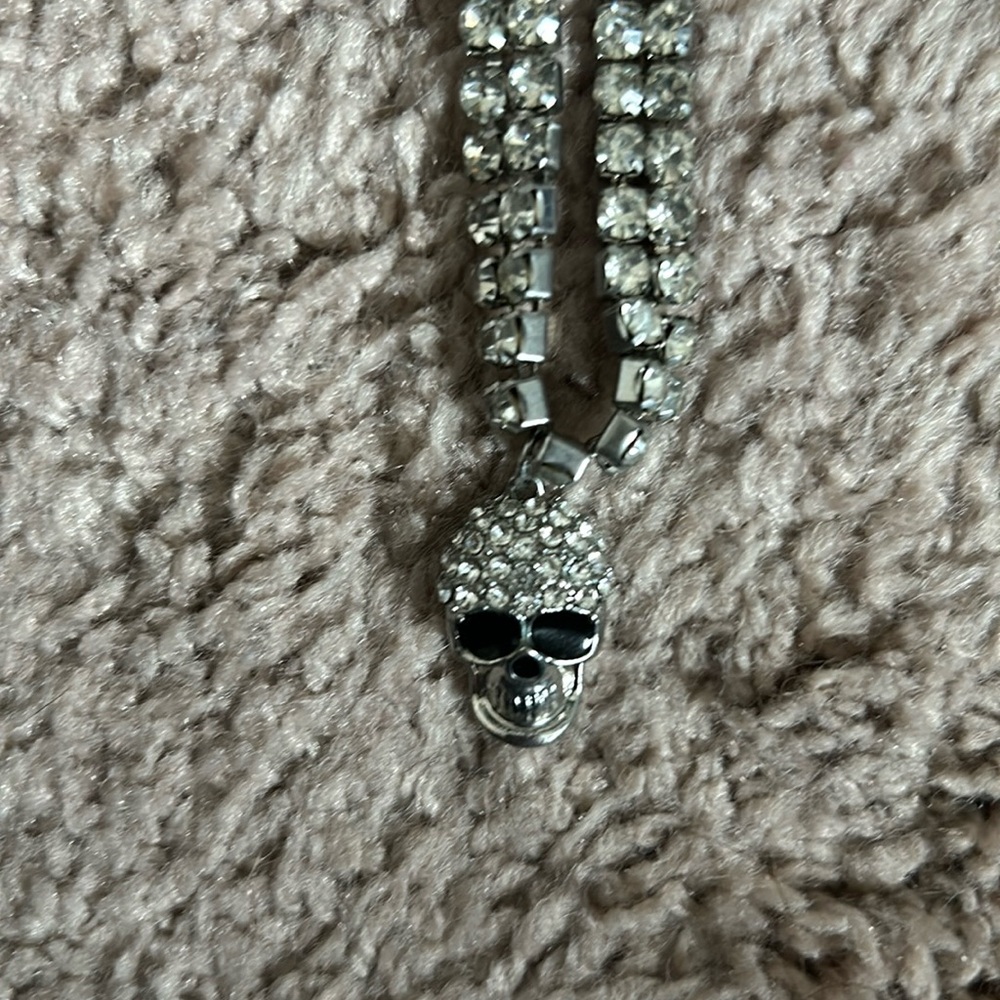 Skull choker